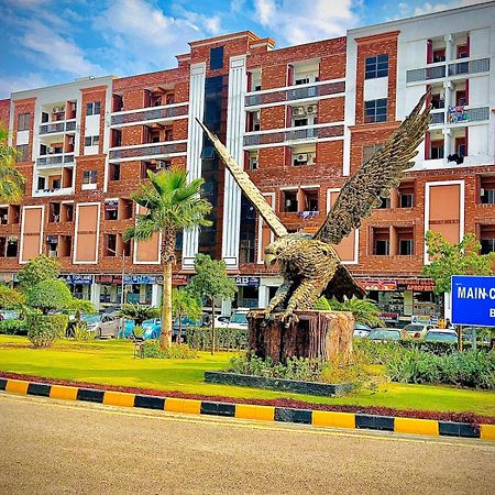 Royal Galaxy Hotel & Residence - Near Islamabad International Airport & Motorway Zewnętrze zdjęcie