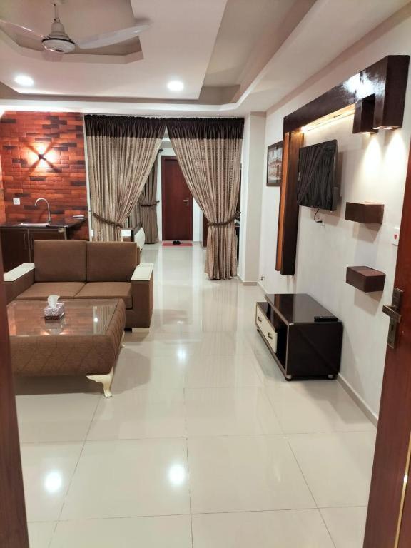 Royal Galaxy Hotel & Residence - Near Islamabad International Airport & Motorway Zewnętrze zdjęcie
