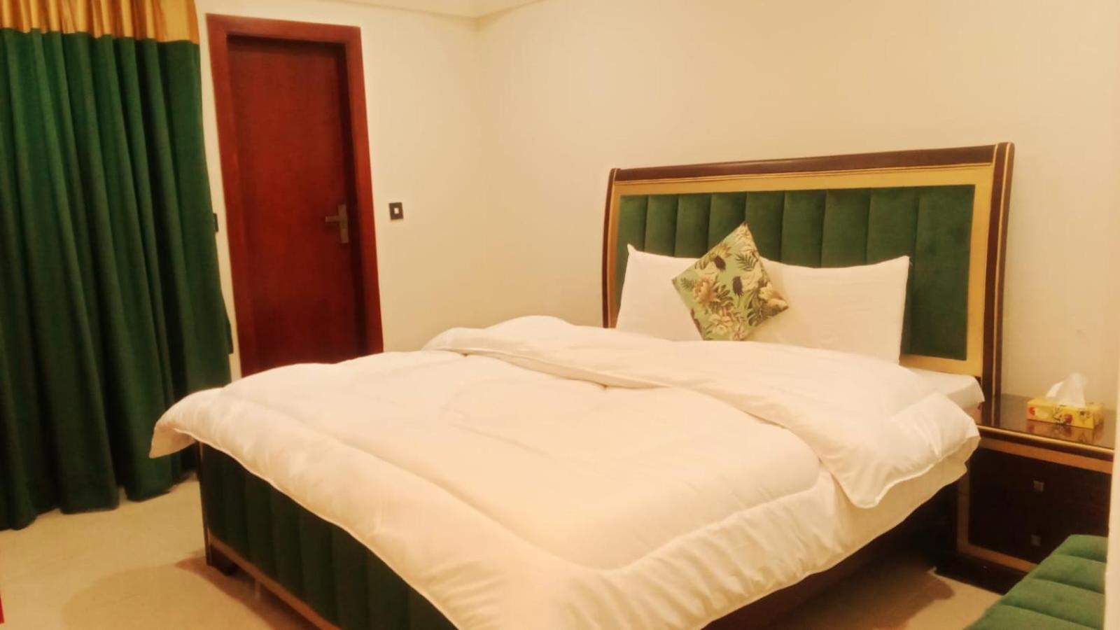 Royal Galaxy Hotel & Residence - Near Islamabad International Airport & Motorway Zewnętrze zdjęcie