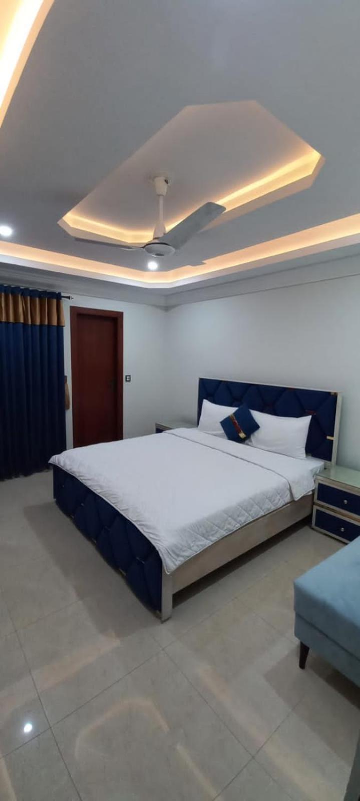 Royal Galaxy Hotel & Residence - Near Islamabad International Airport & Motorway Zewnętrze zdjęcie
