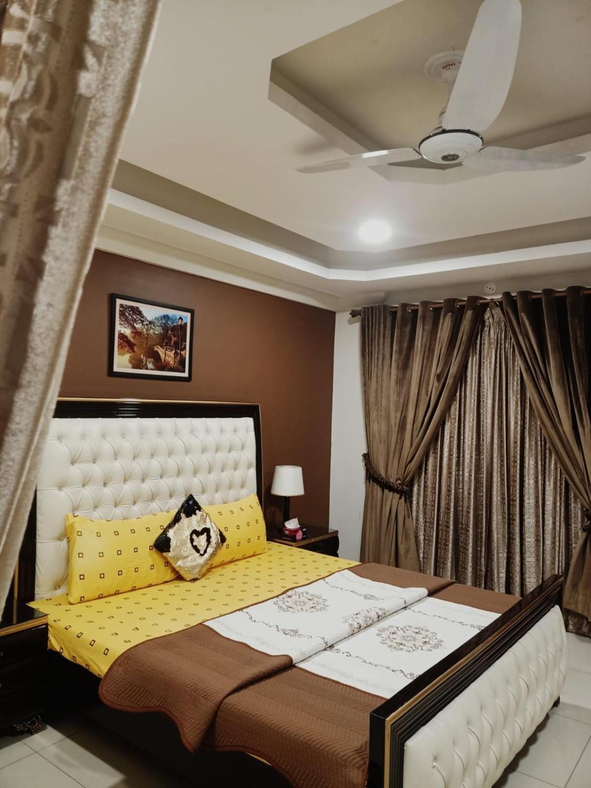 Royal Galaxy Hotel & Residence - Near Islamabad International Airport & Motorway Zewnętrze zdjęcie
