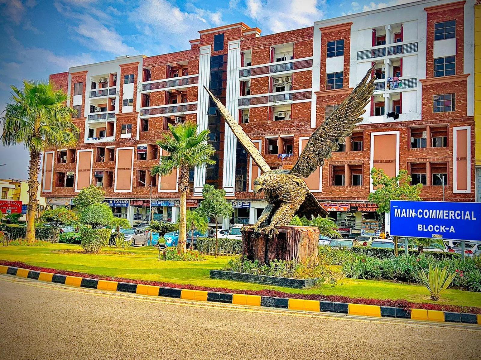 Royal Galaxy Hotel & Residence - Near Islamabad International Airport & Motorway Zewnętrze zdjęcie