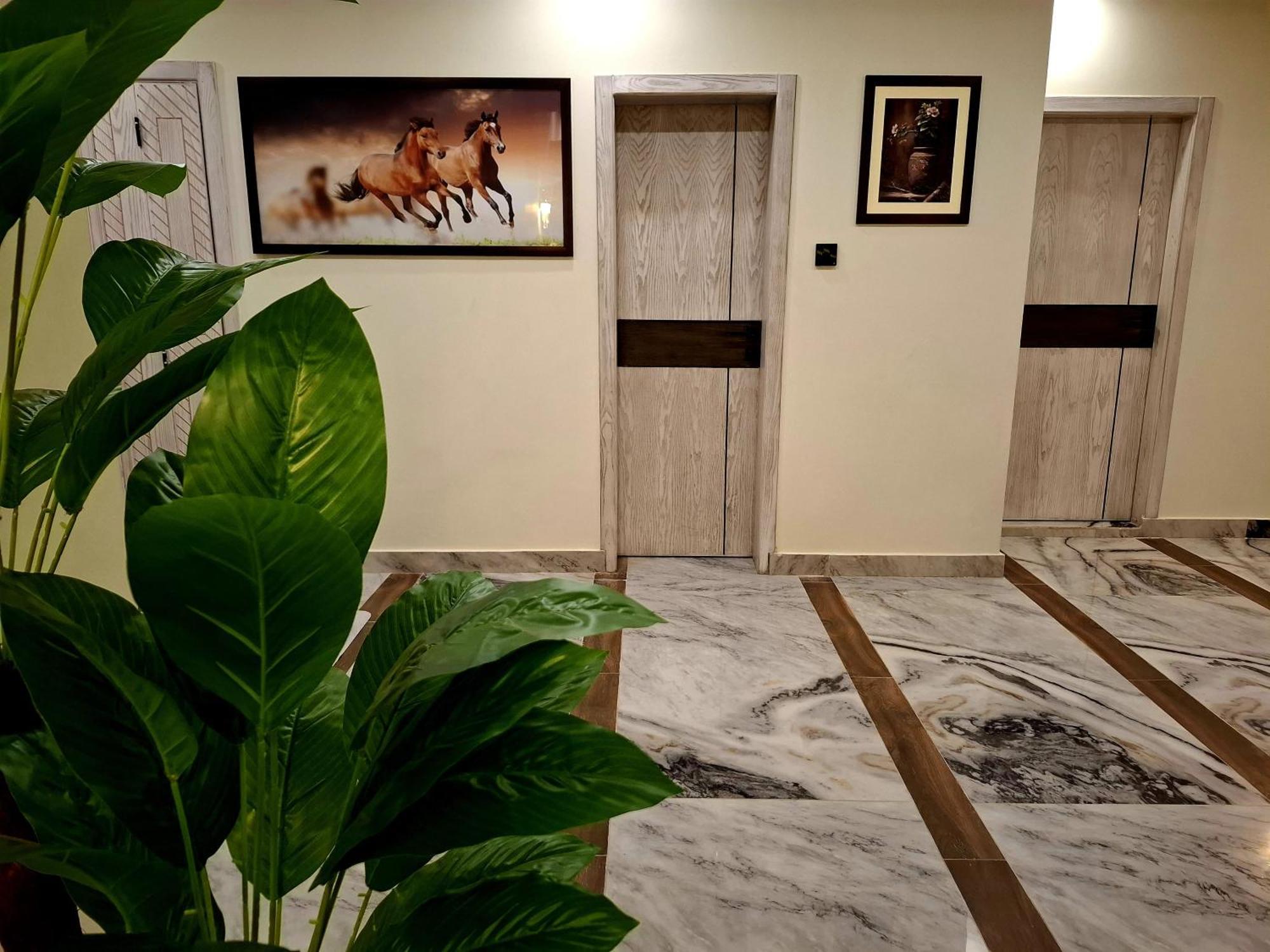 Royal Galaxy Hotel & Residence - Near Islamabad International Airport & Motorway Zewnętrze zdjęcie