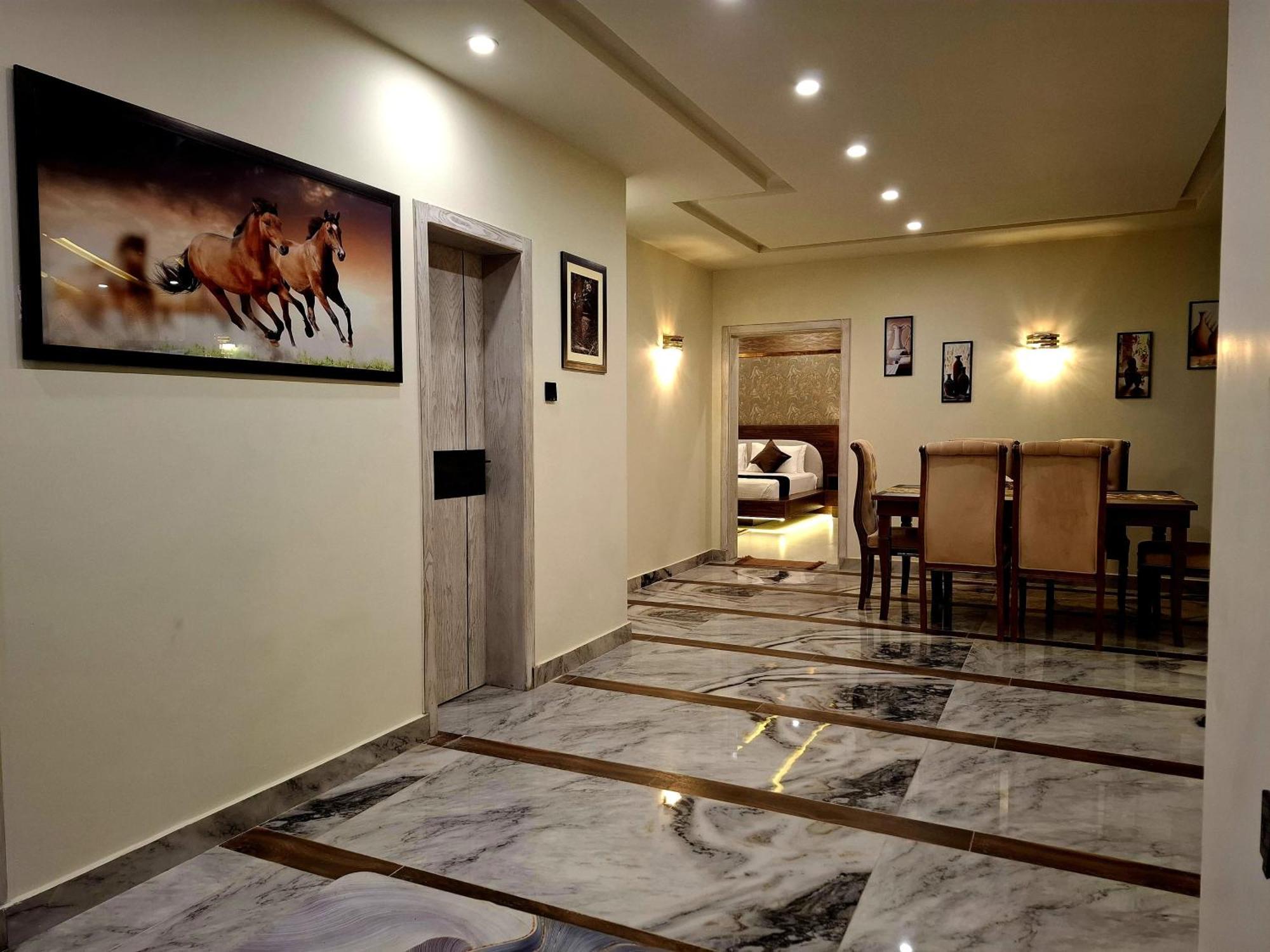 Royal Galaxy Hotel & Residence - Near Islamabad International Airport & Motorway Zewnętrze zdjęcie