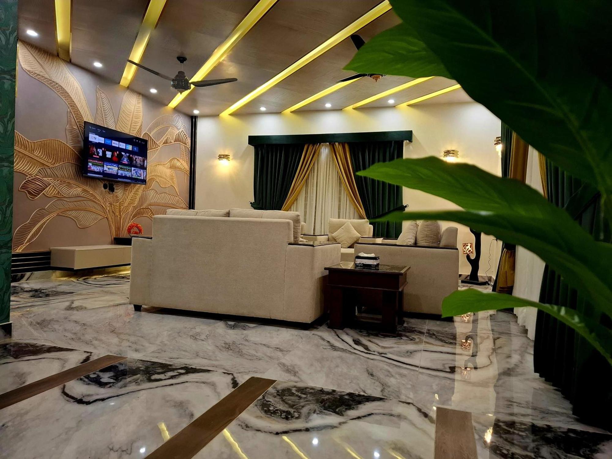 Royal Galaxy Hotel & Residence - Near Islamabad International Airport & Motorway Zewnętrze zdjęcie