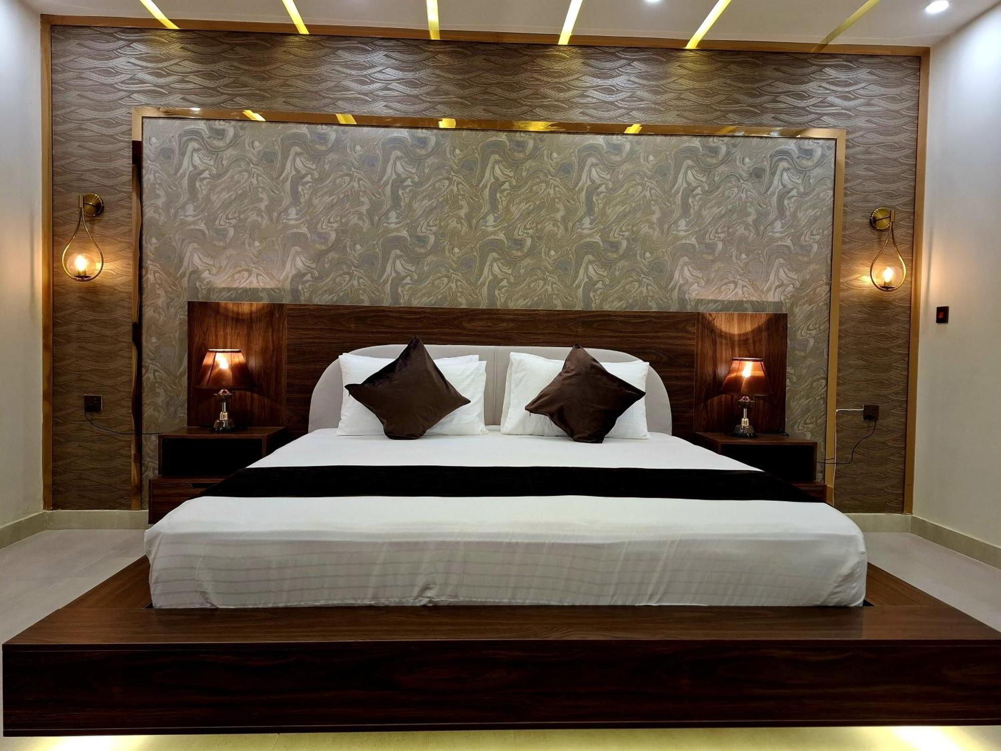 Royal Galaxy Hotel & Residence - Near Islamabad International Airport & Motorway Zewnętrze zdjęcie