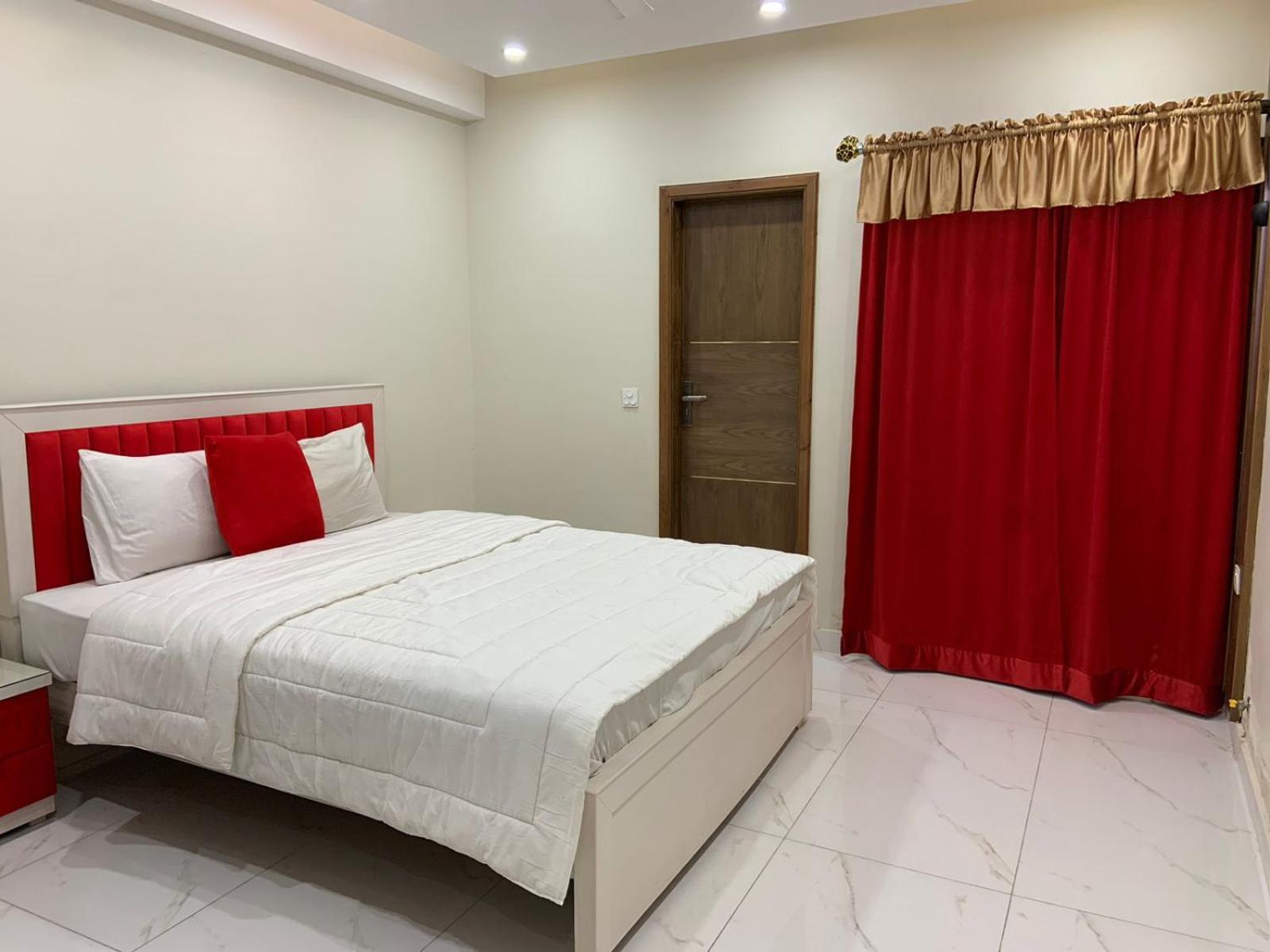 Royal Galaxy Hotel & Residence - Near Islamabad International Airport & Motorway Zewnętrze zdjęcie