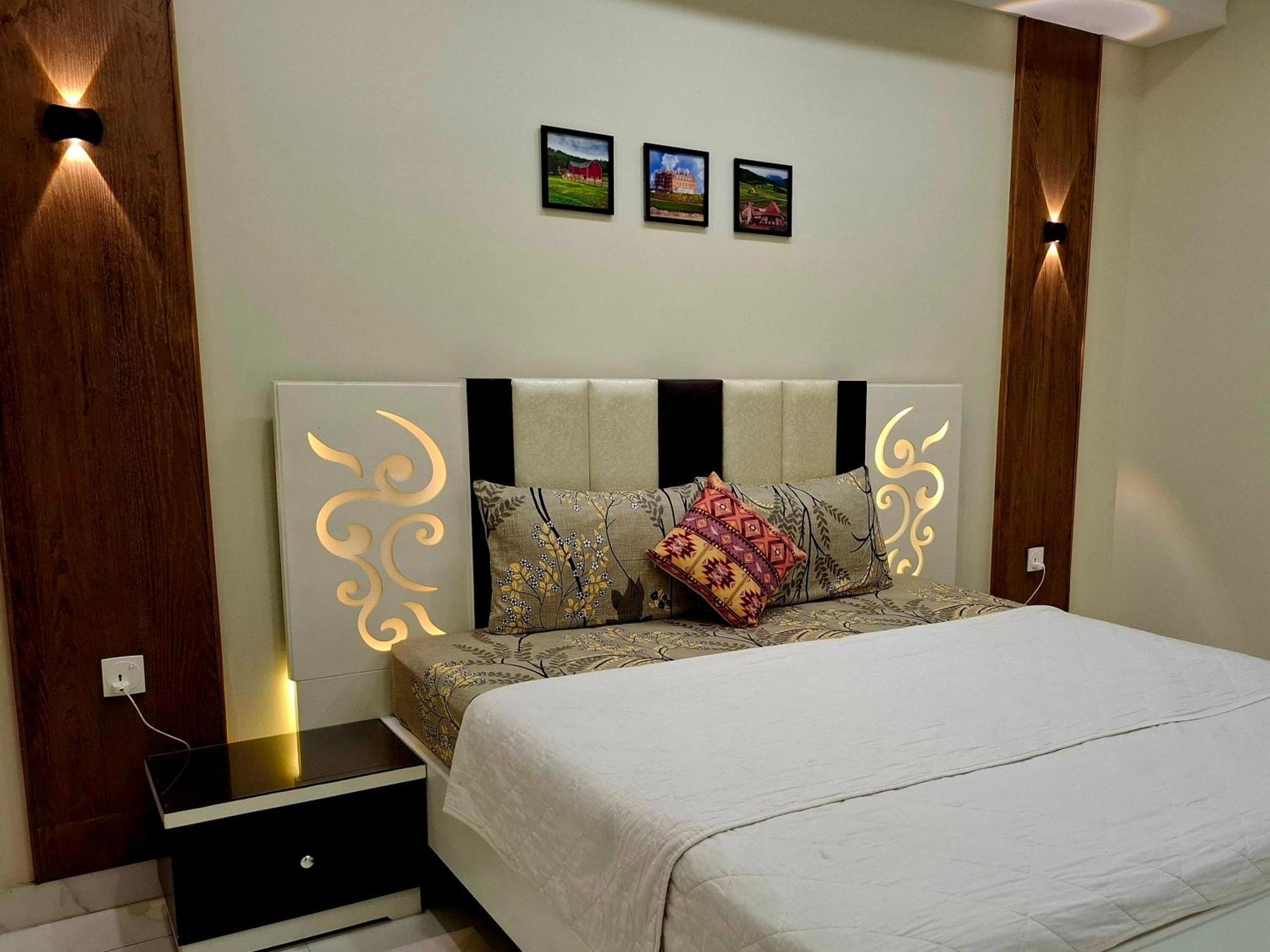 Royal Galaxy Hotel & Residence - Near Islamabad International Airport & Motorway Zewnętrze zdjęcie