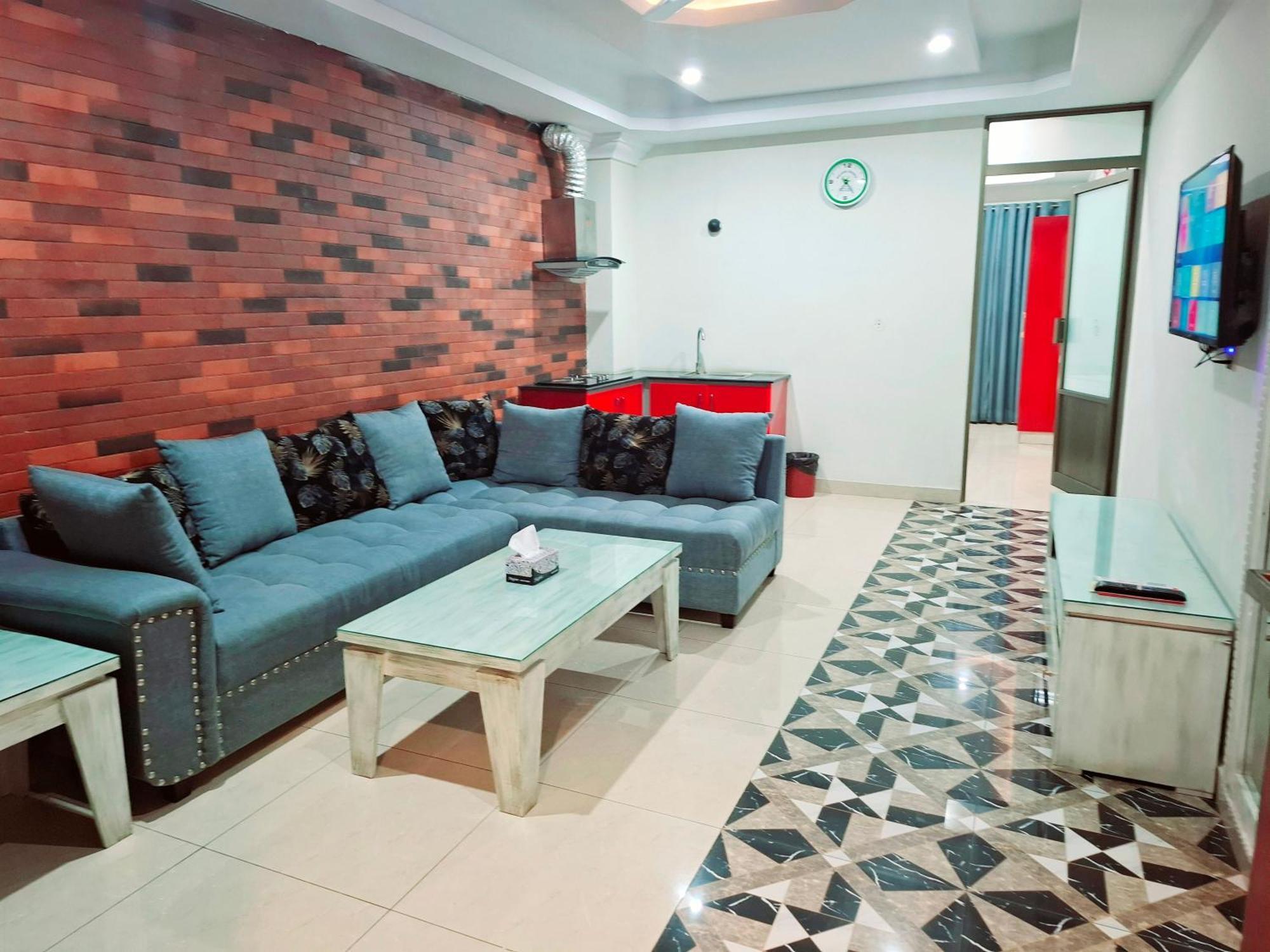 Royal Galaxy Hotel & Residence - Near Islamabad International Airport & Motorway Zewnętrze zdjęcie