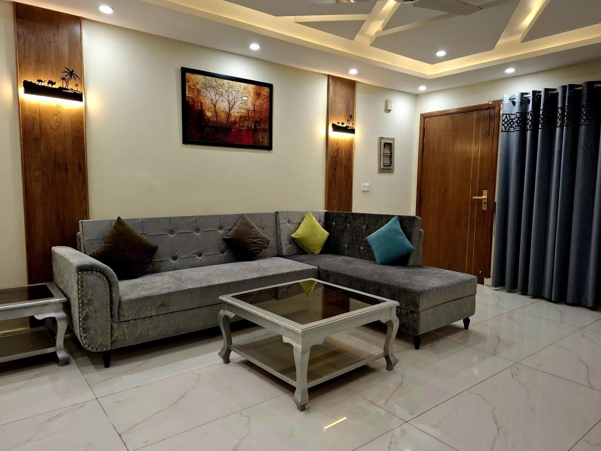 Royal Galaxy Hotel & Residence - Near Islamabad International Airport & Motorway Zewnętrze zdjęcie