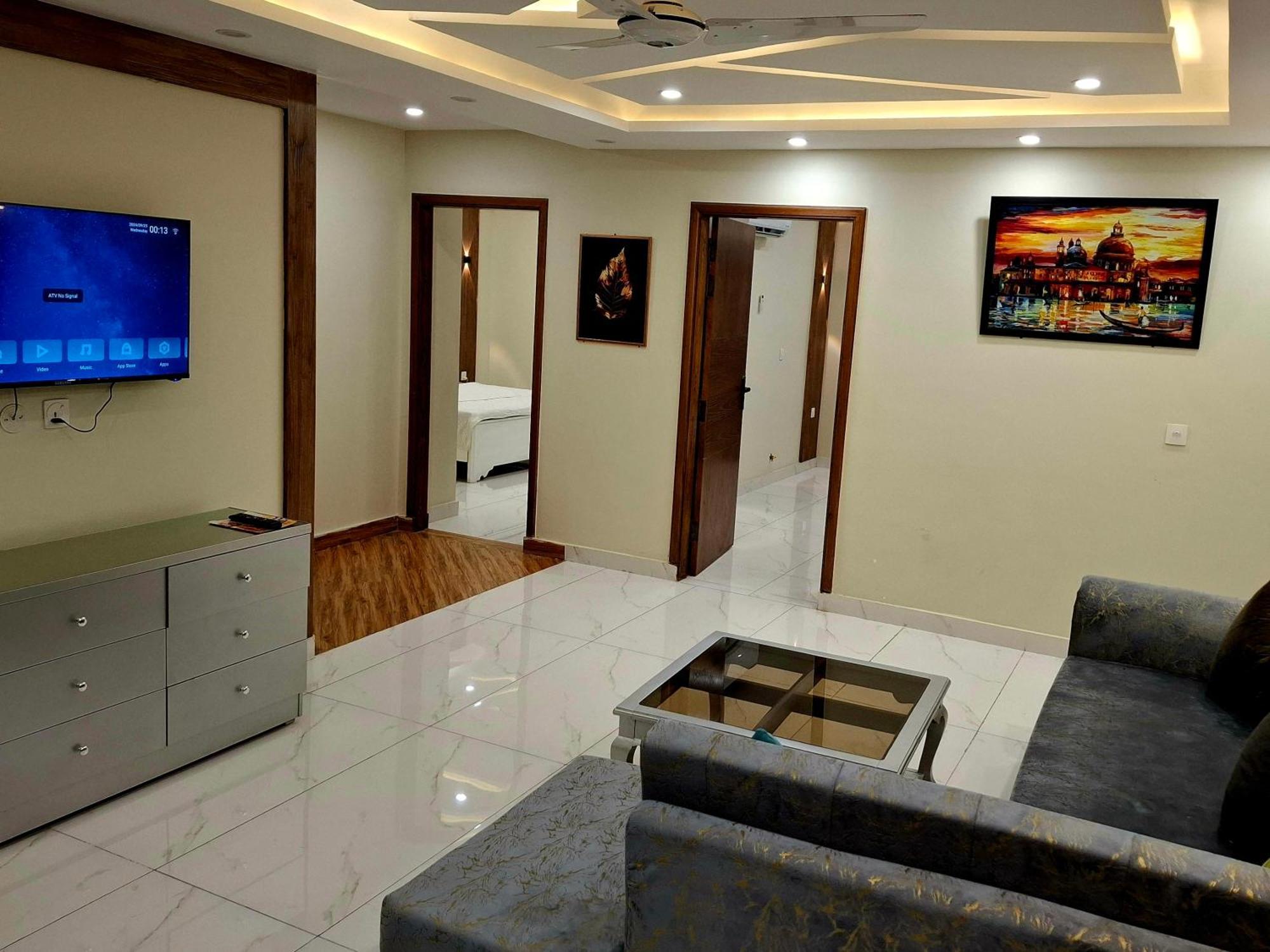 Royal Galaxy Hotel & Residence - Near Islamabad International Airport & Motorway Zewnętrze zdjęcie